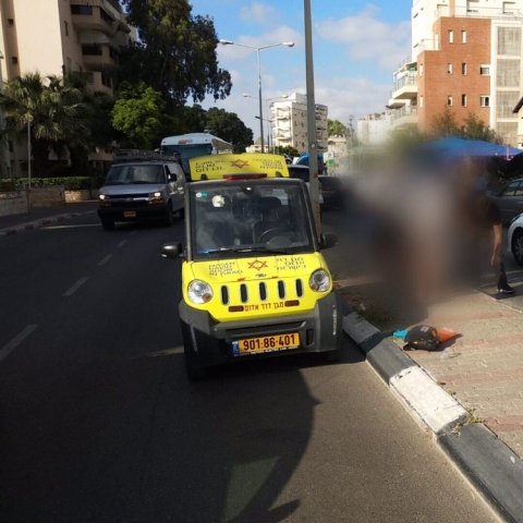 נהג התמוטט ואיבד את הכרתו ברחוב הירקונים בפתח תקווה - חדשות בפתח תקווה