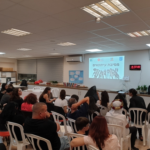 אתמול בחטיבת גולדה בפתח תקווה: תלמידי כיתת נחשון ניהלו  מו"מ כממשלה עם בני ערובה - חינוך בפתח תקווה