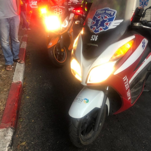 פצוע בינוני ופצועה קל בתאונה עם מעורבות שני אופנועים סמוך לצומת העיפרון בפתח תקווה - חדשות בפתח תקווה