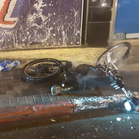 אופניים חשמליים עלו באש בזמן שהרוכב נסע ברח' שטמפפר בפתח תקווה - חדשות בפתח תקווה