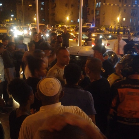 נעצרו 2 מפגינים מבני העדה האתיופית ברחוב המייסדים בפתח תקווה. - חדשות בפתח תקווה
