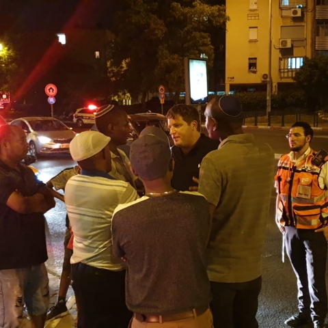 בני הקהילה האתיופית מפגינים ברחבי העיר - עיקבו אחר המקומות החסומים (וידיאו) - חדשות בפתח תקווה