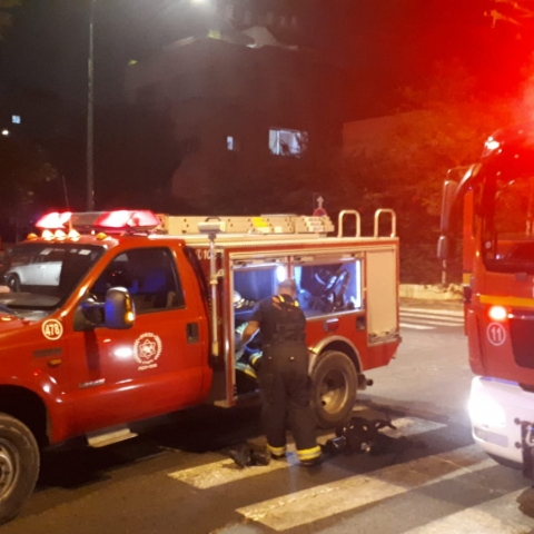 שישי בערב ברח' חזון איש: שריפה פרצה בדירה, חולצה לכודה במצב קל - חדשות בפתח תקווה