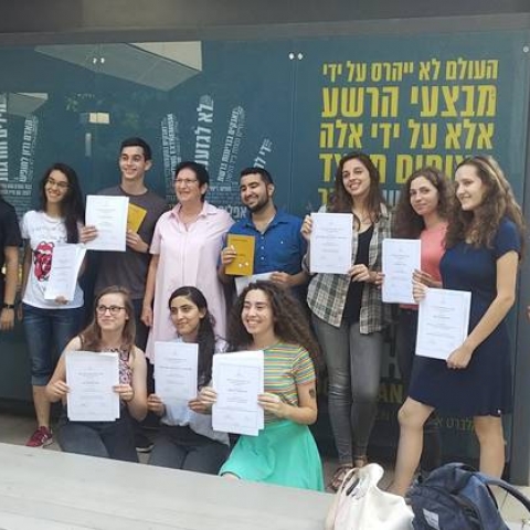 הדור הצעיר בפתח תקווה מנציח את זכר השואה - חינוך בפתח תקווה