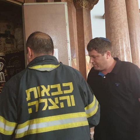 הוצת ארון הקודש בבית הכנסת הגדול בפתח תקווה - חדשות בפתח תקווה