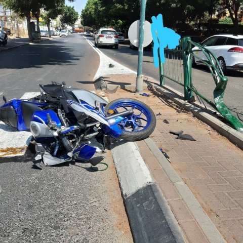 רוכבת אופנוע נפצעה בתאונת דרכים בדרך ז'בוטינסקי בפתח תקווה - חדשות בפתח תקווה