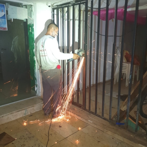 העירייה סגרה כנסייה ומרכז לימוד של עובדים זרים ברח' ההגנה בפתח תקווה (וידיאו) - חדשות בפתח תקווה