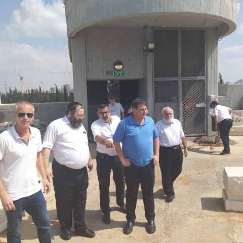 בקרוב יחלו עבודות לשתילת עצים שיחצצו בין כביש 5 ואם המושבות לבית העלמין ירקון - איכות הסביבה וחזות העיר בפתח תקווה