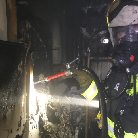 שריפה פרצה בדירה ברח' זכרון יעקב בפתח תקווה (וידיאו) - חדשות בפתח תקווה