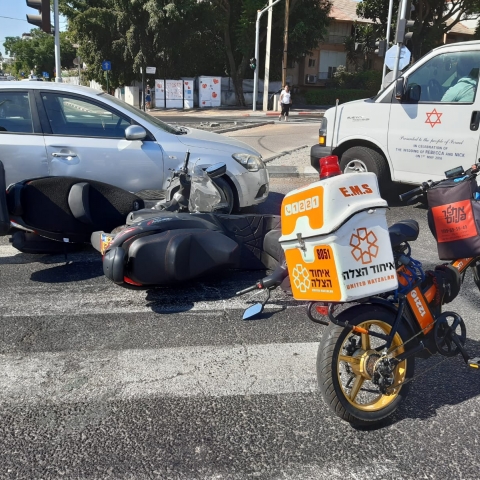 רוכב אופנוע נפצע קל בתאונת דרכים בדרך ז'בוטינסקי בפתח תקווה - חדשות בפתח תקווה