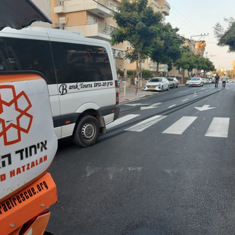 2 הולכי רגל נפגעו מרכב ברחוב ספיר בפתח תקווה - חדשות בפתח תקווה