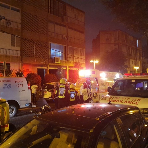 גבר נפל מקומה רביעית ברחוב גוטמן - מצבו קשה - חדשות בפתח תקווה