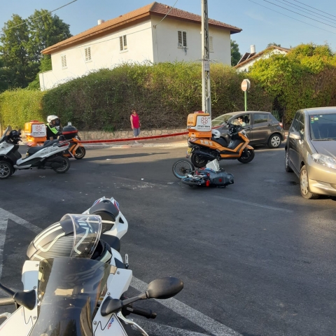 אם ובנה בן ה-4 נפצעו מפגיעת רכב כשרכבו על אופניים חשמליים ברח' הנביאים בפתח תקווה - חדשות בפתח תקווה