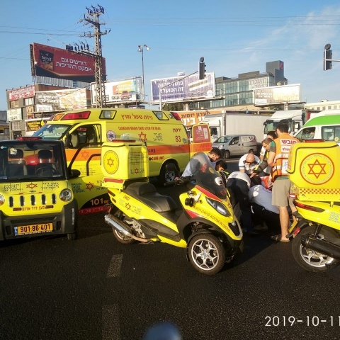 רוכב אופניים נפצע בינוני מפגיעת רכב בדרך ז'בוטינסקי בפתח תקווה - חדשות בפתח תקווה