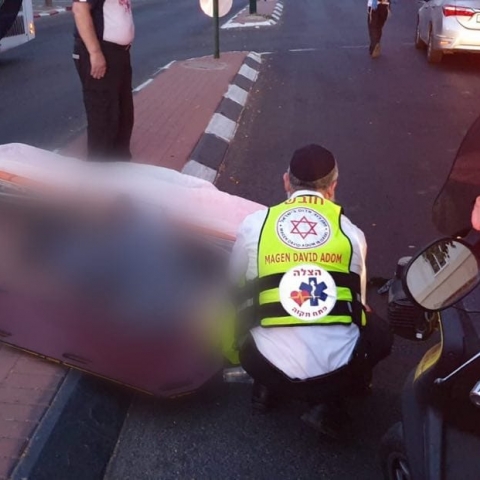 הולך רגל  נפצע קשה מפגיעת רכב ברחוב ההסתדרות בפתח תקווה - חדשות בפתח תקווה