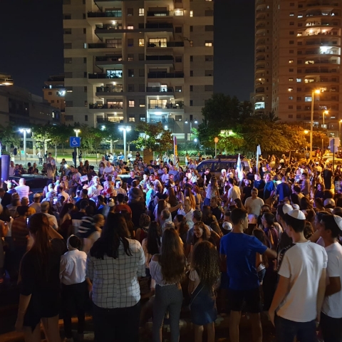 אלפים חגגו בשמחת תורה ברחבי העיר פ"ת (וידיאו) - קהילות בפתח תקווה