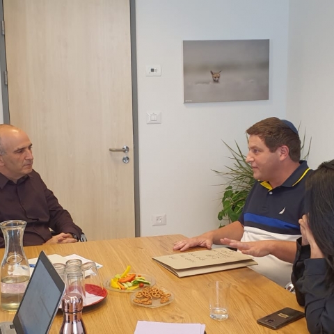 גרינברג הגיש למנכ"ל המשרד להגנת הסביבה את ממצאי דו"ח תחנת הניטור שייחשף ביום חמישי - חדשות בפתח תקווה