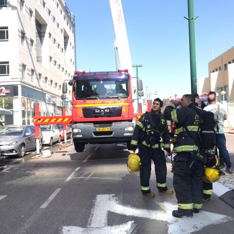 שריפה פרצה במסעדה בבניין משרדים סמוך לקניון הגדול בפתח תקווה (וידיאו) - חדשות בפתח תקווה