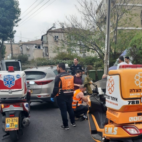 3 הולכות רגל נפגעו מרכב ברח' פינס פינת רח' חפץ חיים בפתח תקווה - חדשות בפתח תקווה