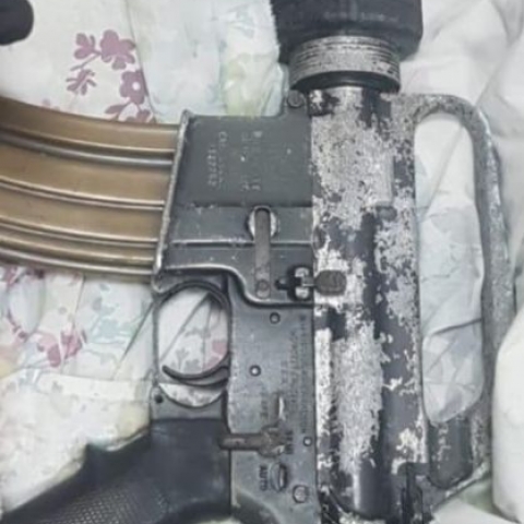 הסתיר רובה M16 ברכב סמוך לבנו בן ה- 8 - חדשות בפתח תקווה