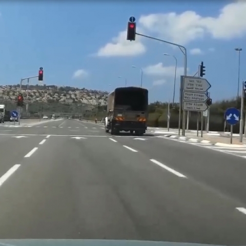 לא עוצרים באדום: עלייה במספר הדוחות לנהגים בפתח תקווה שחצו צמתים  באור אדום - חדשות בפתח תקווה