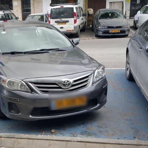 כמה דוחות חילקו פקחי עיריית פתח תקווה לנהגים שחונים שלא כחוק בחניות נכים? - חדשות בפתח תקווה