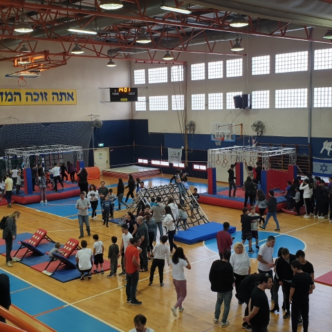 מרכז קהילתי "הדר המושבות" אירח את יובל שמלא באירוע לילדים על הרצף האוטיסטי - קהילות בפתח תקווה