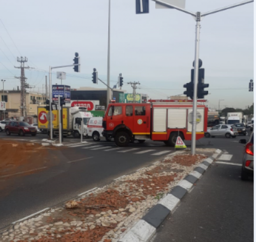 200 ליטר של חומר מסוכן נשפכו מחבית בצומת סגולה - חדשות בפתח תקווה