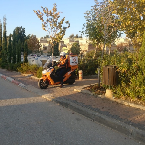 חלק מאצבע של נער בן 17 נקטע בבית עלמין הירקון - חדשות בפתח תקווה