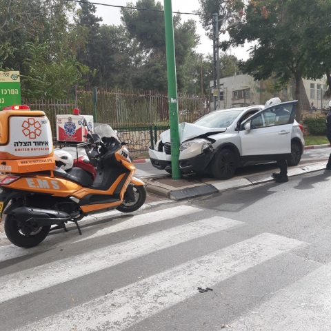 בת 70 התנגשה עם רכבה בעמוד ברח' צה"ל בפתח תקווה - חדשות בפתח תקווה