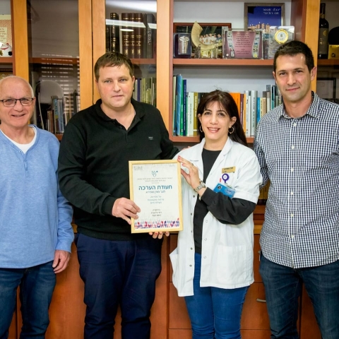 הגיע למרפאה כדי להתחסן בשלבקת חוגרת ולקה בליבו: "האחות מורן הצילה את חיי" - בריאות בפתח תקווה