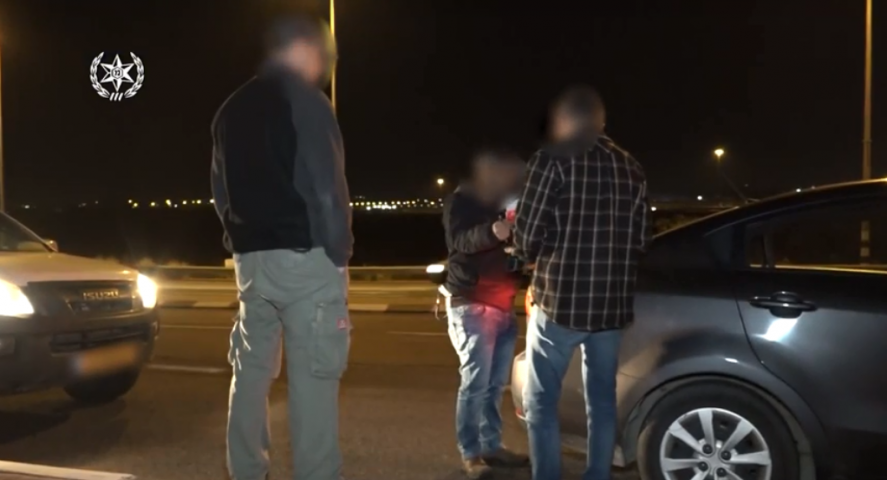 מבצע אכיפה תנועתי סמוי בכפר קאסם ובג'לג'וליה, נגד עבירות תנועה מסכנות חיים (וידיאו) - חדשות בפתח תקווה