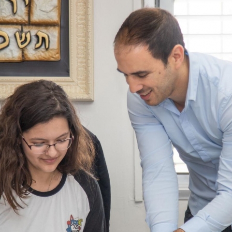 פרץ של התבטאויות: תלמידי פתח תקווה יפתחו את יום הלימודים בשיחה על זכויות אדם, דמוקרטיה וסובלנות - חדשות בפתח תקווה