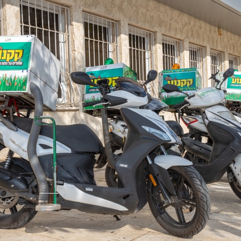 נאבקים בגללים: קקנועים חדשים יפעלו ברחבי פתח תקווה - איכות הסביבה וחזות העיר בפתח תקווה