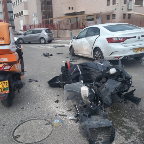 רוכב אופנוע נפצע בינוני מפגיעת רכב באזור התעשייה סגולה בפתח תקווה - חדשות בפתח תקווה