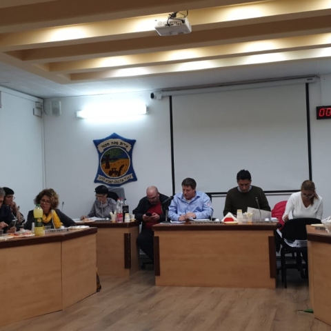 היום בישיבת המועצה: צדוק בן משה והאופוזיציה מתחרים בקרב על ליבם של אמני פתח תקווה - חדשות בפתח תקווה