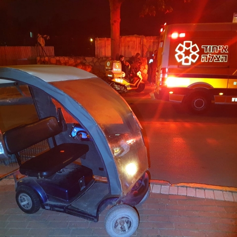 2 קשישות נפצעו לאחר שנפלו מקלנועית ברח' הנביאים בפתח תקווה - חדשות בפתח תקווה