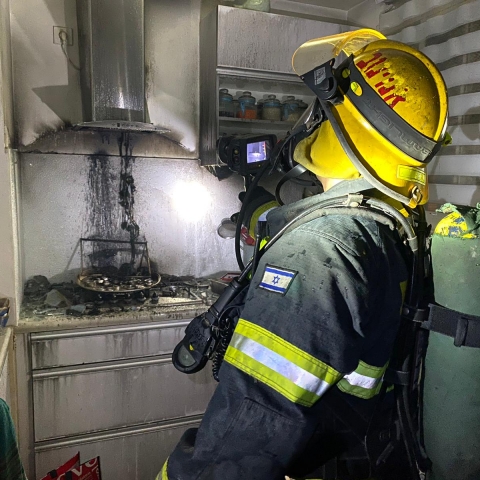שריפה פרצה בבניין מגורים ברח' שרגא רפאלי בפתח תקווה - חדשות בפתח תקווה