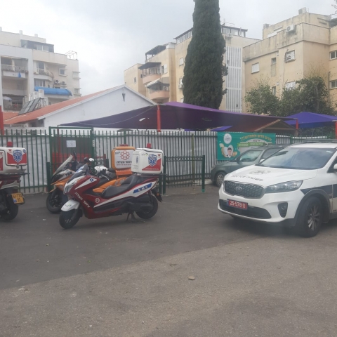 ילד נפצע מנפילת מטף כיבוי אש על ראשו במוסד חינוכי בפתח תקווה - חדשות בפתח תקווה