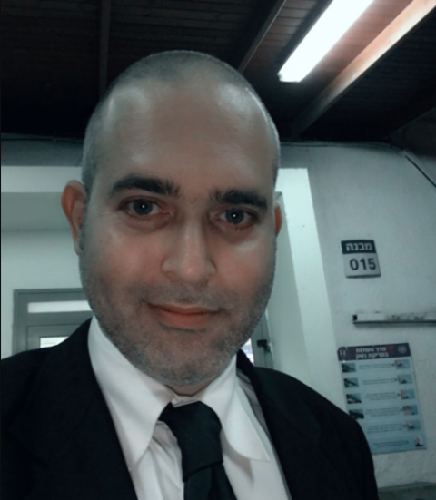 לאחר שלושה ימים בלבד: עו"ד אלון וולקוביצקי  מפתח תקווה הודח מהאח הגדול - חדשות בפתח תקווה