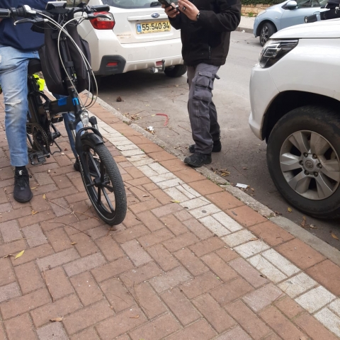 מבצע אכיפה נגד רוכבי אופניים וקורקינטים חשמליים בפתח תקווה - חדשות בפתח תקווה