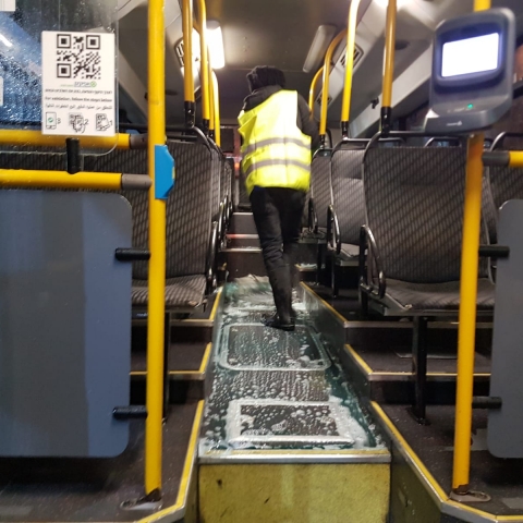 מבצע חיטוי האוטובוסים של חברת אפיקים (וידיאו) - חדשות בפתח תקווה