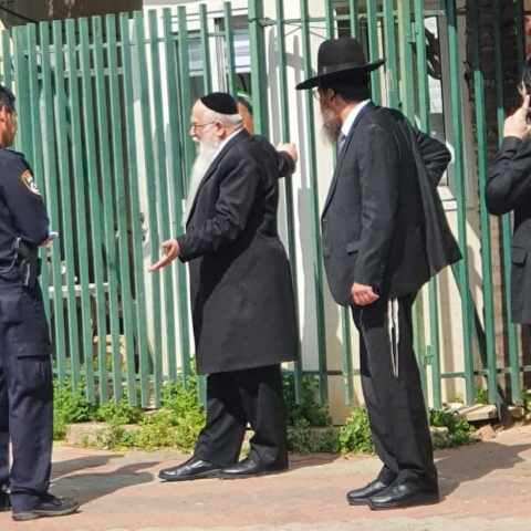 רופאים מפתח תקווה חתמו על מכתב לציבור החרדי: "זו שעת חירום, יש לשמור על ההוראות הרפואיות!" - חדשות בפתח תקווה