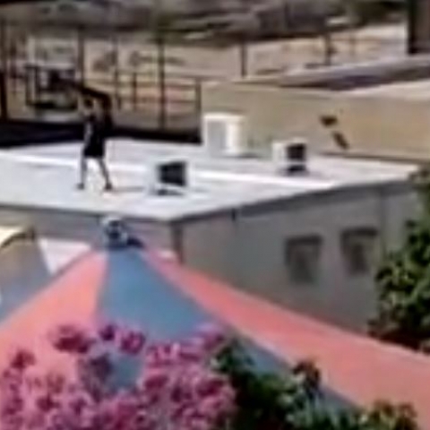 בתקופת הקורונה, ילדים מבלים על גגות בתי הספר (וידיאו) - חדשות בפתח תקווה