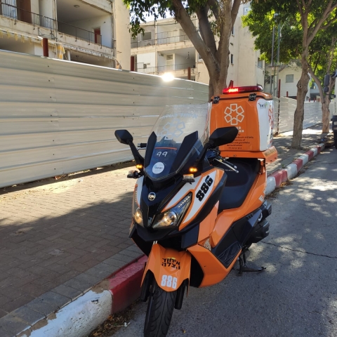 פועל נחתך במהלך עבודת שיפוצים במבנה ברח' ארלוזורוב בפתח תקווה - חדשות בפתח תקווה