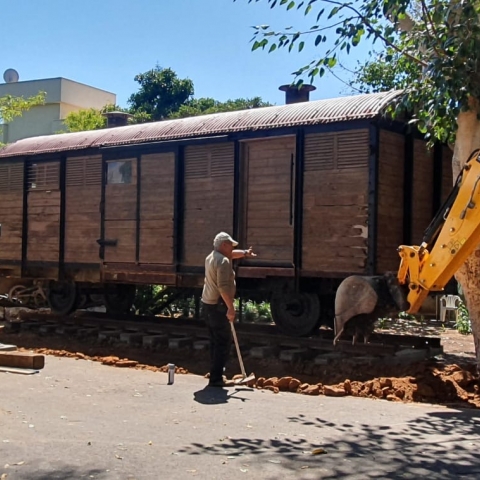 הוצב קרון רכבת מיוחד שיוקדש להנצחת השואה בפארק יד לבנים בפתח תקווה - חדשות בפתח תקווה