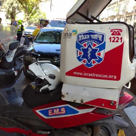 אם ובנה נפצעו מפגיעת רכב ברח' ההסתדרות בפתח תקווה - חדשות בפתח תקווה