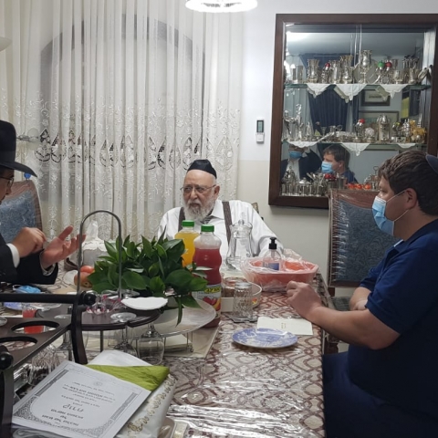 עכשיו אפשר להתחיל: גרינברג וגינת קיבלו ברכה מהרב חפוטא שליט"א מש"ס - חדשות בפתח תקווה