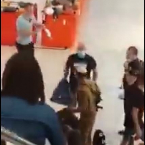 קטטה אלימה פרצה בקניון הגדול בפתח תקווה (וידיאו) - חדשות בפתח תקווה
