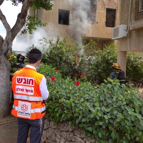 שריפה פרצה במבנה נטוש ברחוב טרומפלדור בפתח תקווה - חדשות בפתח תקווה
